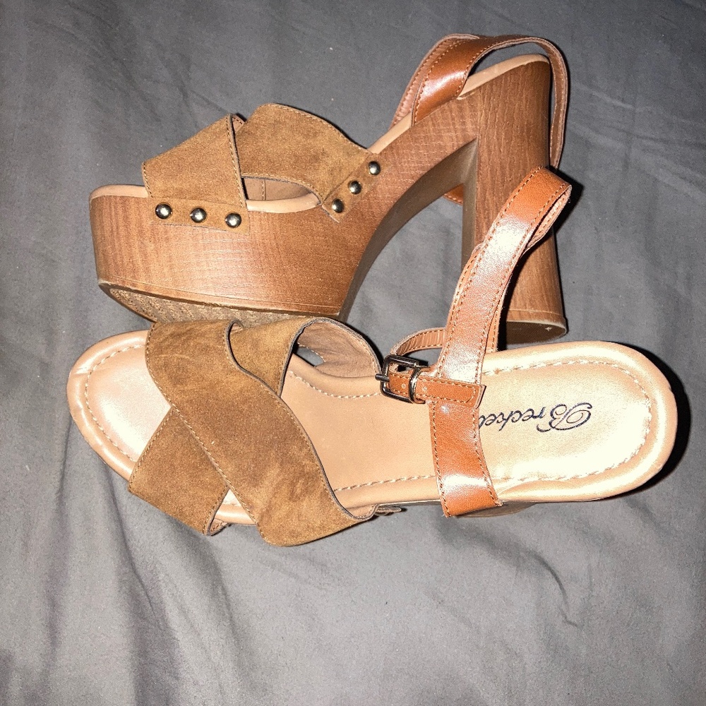 Size 7 Breckelle’s platform heels